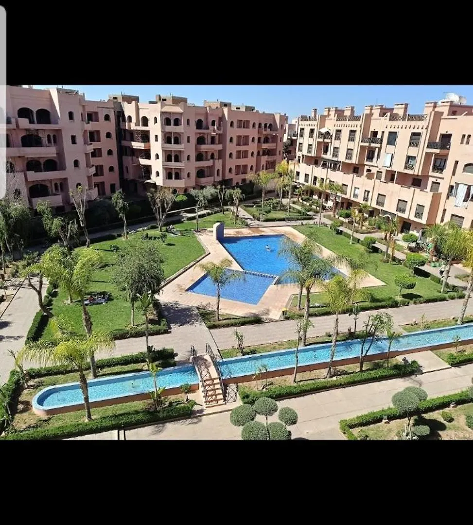 Un Moderne Chic Appartement Vue Sur Piscine contacts