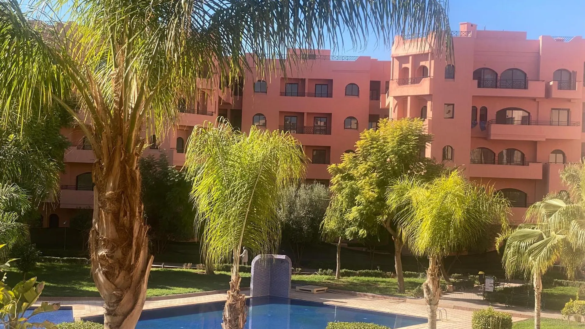 Apartment Un Moderne Chic Appartement Vue Sur Piscine Marrakesh